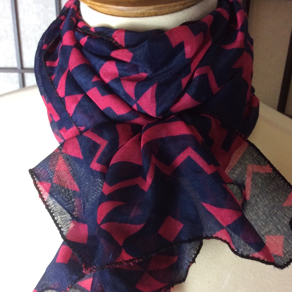 Aztec Pattern Oblong Scarf! - Picture 2 of 4